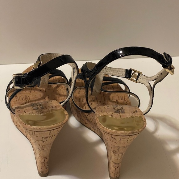 Michael Kors Patent Leather Wedge Sandals new conditions - Picture 7 of 15